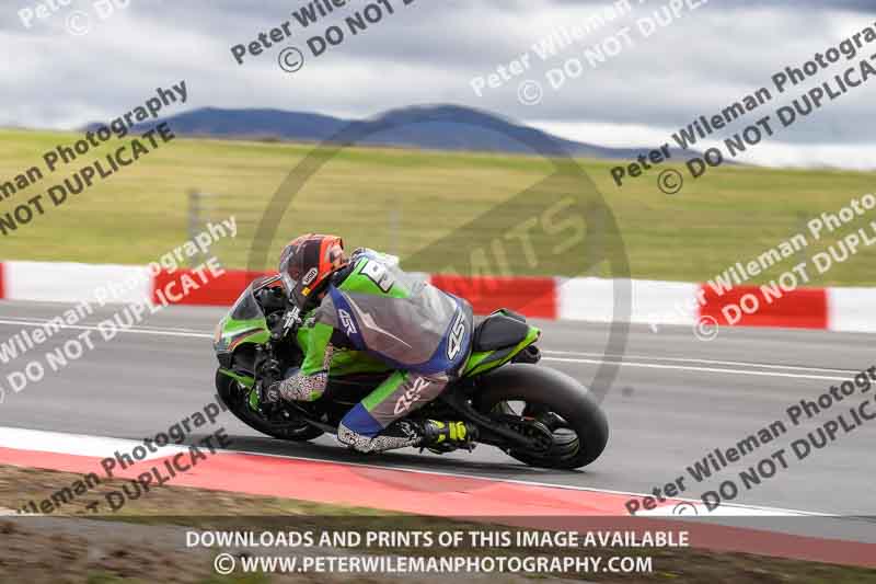 cadwell no limits trackday;cadwell park;cadwell park photographs;cadwell trackday photographs;enduro digital images;event digital images;eventdigitalimages;navarra;no limits trackdays;peter wileman photography;racing digital images;trackday digital images;trackday photos